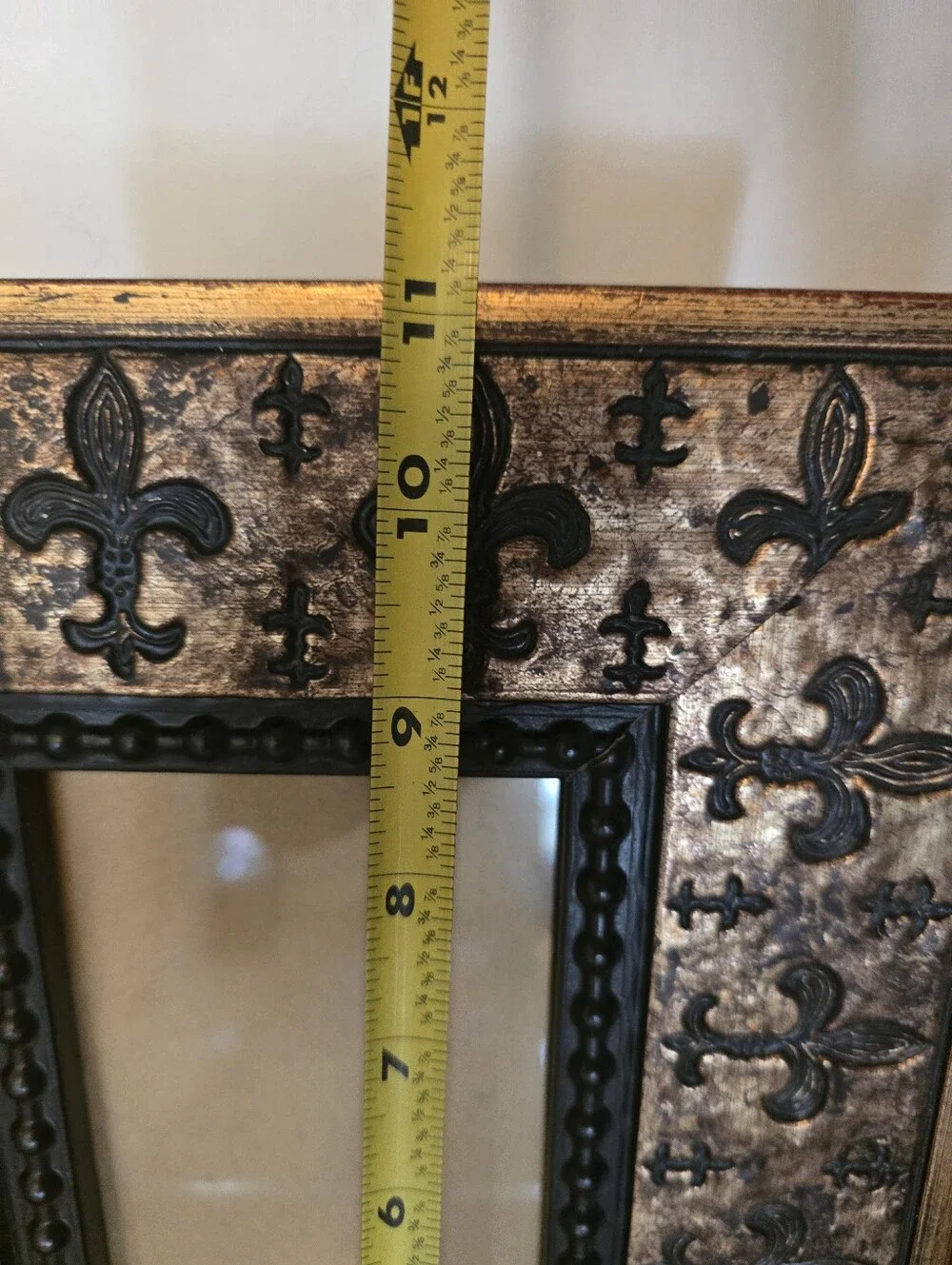 Decorative Fleur-de-Lis 4x6 Picture Frame in Antique Gold and Black